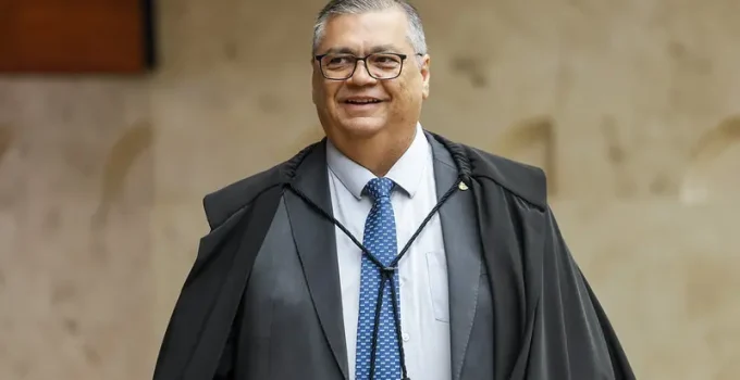 Flávio Dino desfalca Fórum de Lisboa após acidente doméstico; Gilmar Mendes lamenta ausência