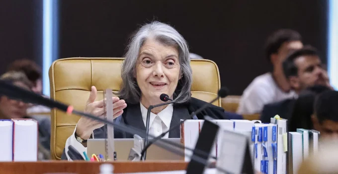 Decisão do STF: Cármen Lúcia permite Bíblia e "sob a proteção de Deus" na Câmara de Osasco
