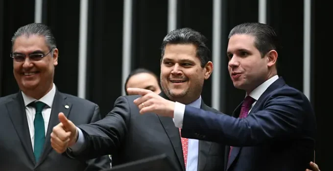 Motta e Alcolumbre Usam Pauta Popular Para Desviar Foco da CPI do Master e Blindar Congresso