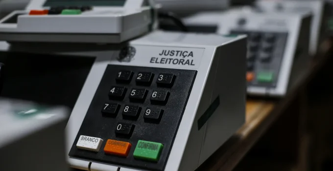 The Economist alerta: Urnas eletrônicas no Brasil enfrentam desconfiança crescente e TSE é visto como "todo-poderoso"