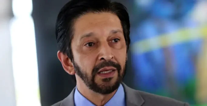 Prefeito de SP nega irregularidades em contrato de Wi-Fi com ONG ligada a filme de Bolsonaro