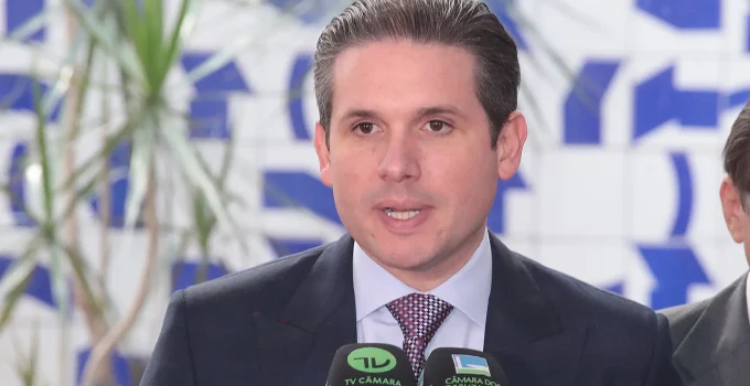 Motta Urge Regulamentação da IA Antes das Eleições para Evitar Manipulação e Garantir Integridade do Processo Eleitoral