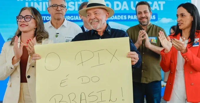 Lula defende PIX contra EUA, mas cortes no Banco Central ameaçam tecnologia por trás do sucesso