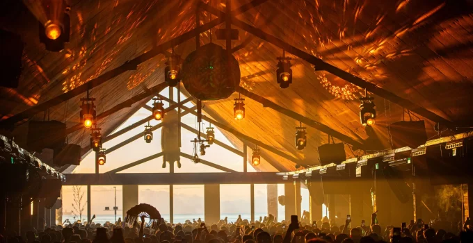 Fim de uma Era: "Templo" da Música Eletrônica no Brasil, Warung Beach Club, Fecha as Portas em Santa Catarina Após 20 Anos e Deixa Saudade nos Fãs