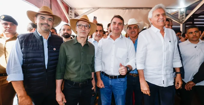 Flávio Bolsonaro, Zema e Caiado Superam Divergências e Selam Pacto para Unir a Direita Contra Lula em 2026