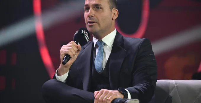 Eduardo Bolsonaro no STF: Primeira Turma julga ex-deputado por coação contra ministros em 16 de maio