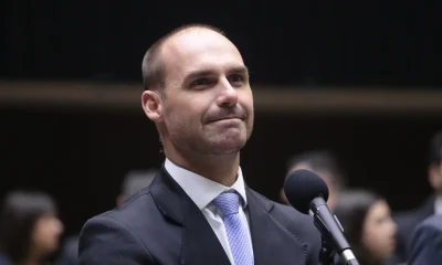 Eduardo Bolsonaro pede a Trump retorno de sanção contra Moraes e diz que Zelle é o "Pix dos EUA"