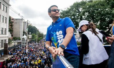 Messias na Marcha para Jesus: "Na mesa de Deus, tem lugar até para Judas", diz ministro da AGU ao lado de Flávio Bolsonaro