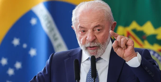 Lula Justifica Ausência na Marcha para Jesus por Não Querer 'Aproveitar Politicamente' Evento Sagrado e Alfineta Flávio Bolsonaro