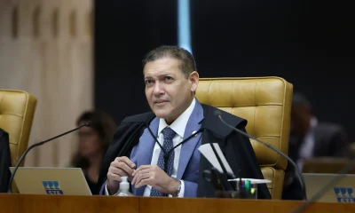 Nunes Marques Relatará Ações Cruciais: Filme "Dark Horse" e Pesquisa que Envolve Flávio Bolsonaro no STF