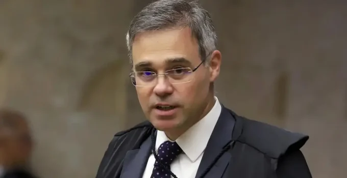 Mendonça alerta sobre ativismo judicial: "Magistrados não podem decidir com base em convicções pessoais"