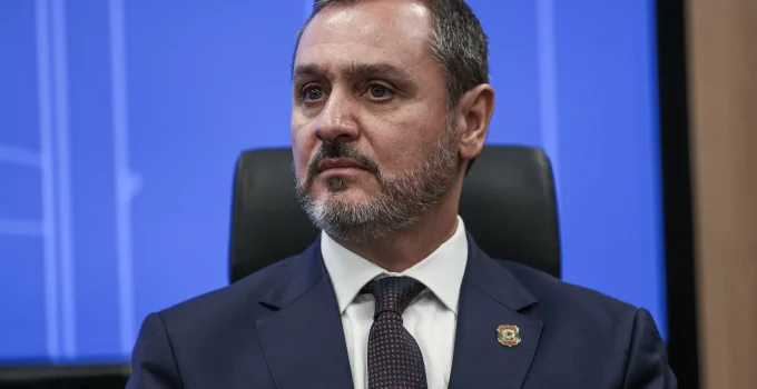Diretor da PF critica decisão dos EUA sobre PCC e CV, mas vê oportunidade para prender foragidos brasileiros