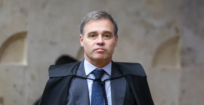 Ministro André Mendonça: A Chave para Destravar CPIs do Caso Master e Revelar Verdades Ocultas no Congresso