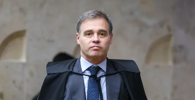 Mendonça é a Chave para Desbloquear CPIs do Caso Master no STF, Enquanto Pedidos se Acumulam