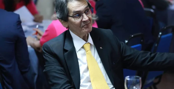 Moraes e Dino rejeitam recurso de Roberto Jefferson contra multa de R$ 452 mil em processo no STF