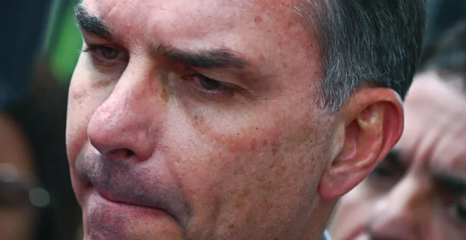 Caso Vorcaro: Flávio Bolsonaro e a linha tênue entre política e moralidade em busca de patrocínio