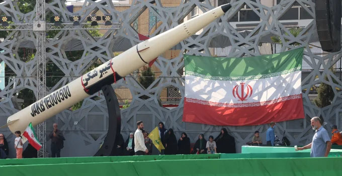 Irã Dispara Mísseis Contra Bases dos EUA no Kuwait e Bahrein: Tensão Aumenta no Golfo Pérsico Após Retaliação Iraniana