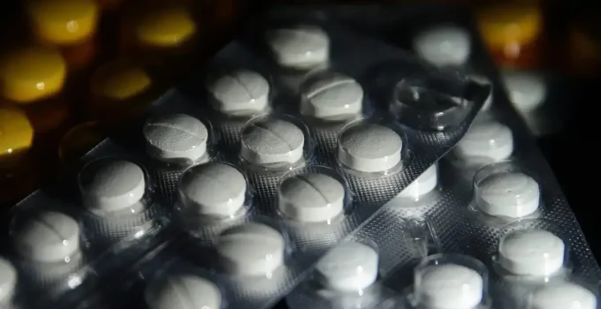 Crise no SUS: 33 mil pacientes crônicos racionam ou param tratamento por falta de remédios de alto custo