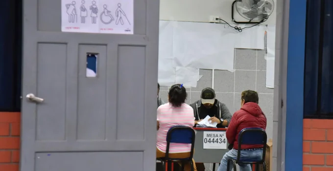 Eleições no Peru: Denúncias de Fraude e Cédulas Adulteradas Marcam Segundo Turno Acirrado entre Fujimori e Sánchez