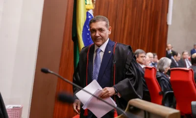 TSE Adia Decisão Crucial Sobre Pesquisa que Ligou Flávio Bolsonaro a Daniel Vorcaro: Entenda o Caso e os Próximos Passos