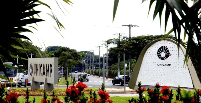 Unicamp: Estudantes Ocupam Prédio Administrativo em Protesto por Pautas Identitárias e Uso de IA na Negociação