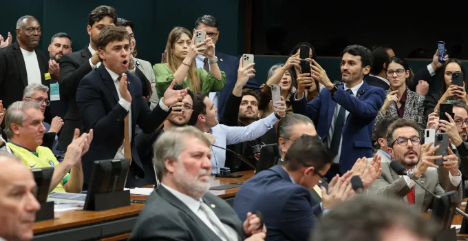 Redução da Maioridade Penal: CCJ da Câmara Aprova Propostas e Abre Caminho para Debate Polêmico no Brasil