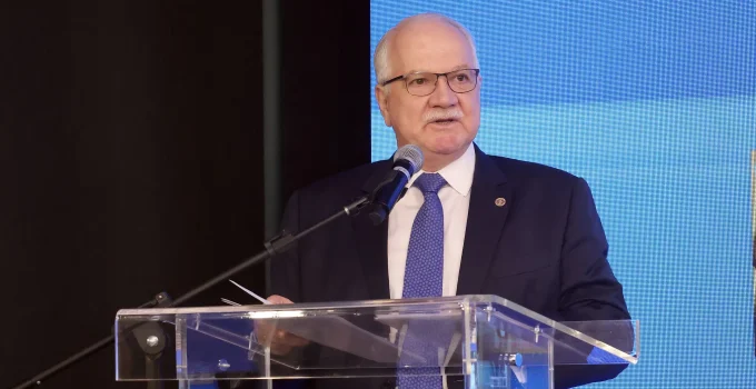 Fachin critica "constrangimento político" e ações contra STF nos EUA, em meio a processo contra Moraes