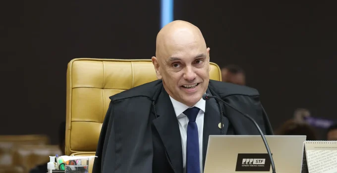 Alexandre de Moraes usa encíclica do Papa Leão XIV para defender regulação de redes sociais e responsabilizar Big Techs