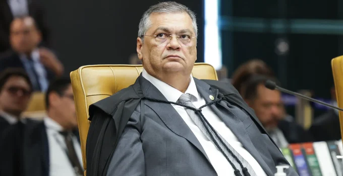 Flávio Dino alfineta bets e big techs: "vício em dopamina" e "sugando energia espiritual"