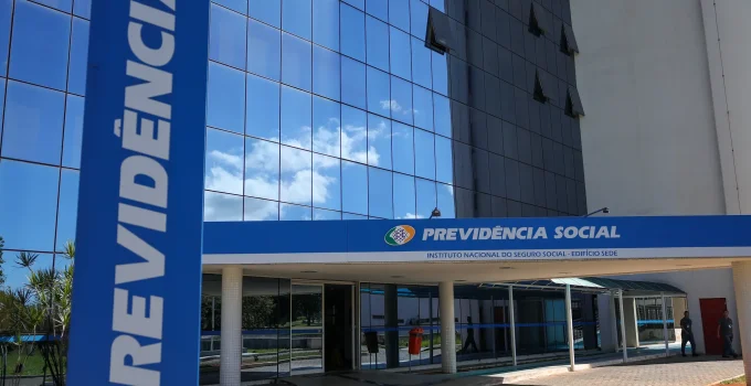 STF Forma Maioria Contra Revisão da Vida Toda: Aposentados Perdem Direito de Opção e Benefícios Podem Cair