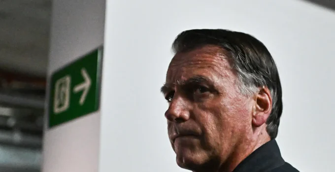 Piora em Crises de Soluço de Bolsonaro Preocupa: Relatório Médico Revela Detalhes e Pedido de Prorrogação da Prisão Domiciliar