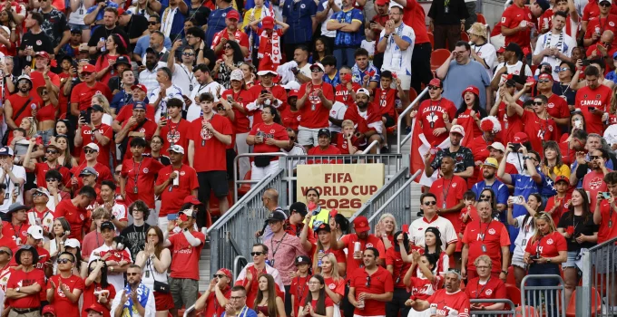 Protesto Pró-Palestina em Toronto: Ativistas Exigem Expulsão de Israel da FIFA Antes da Copa no Canadá